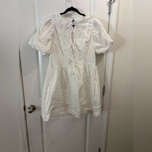 Divided White Tie-Front Puff Sleeve Tunic Dress